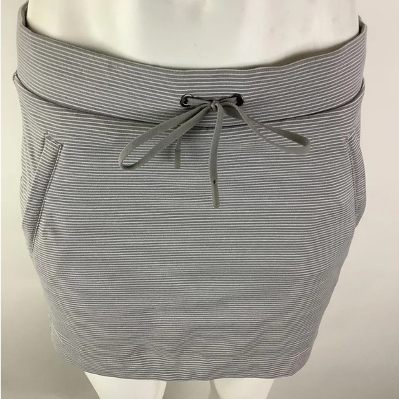 Athleta Sz XS Modern Metro Striped Skort Gray White Nylon Polyester A-Line - Picture 3 of 8